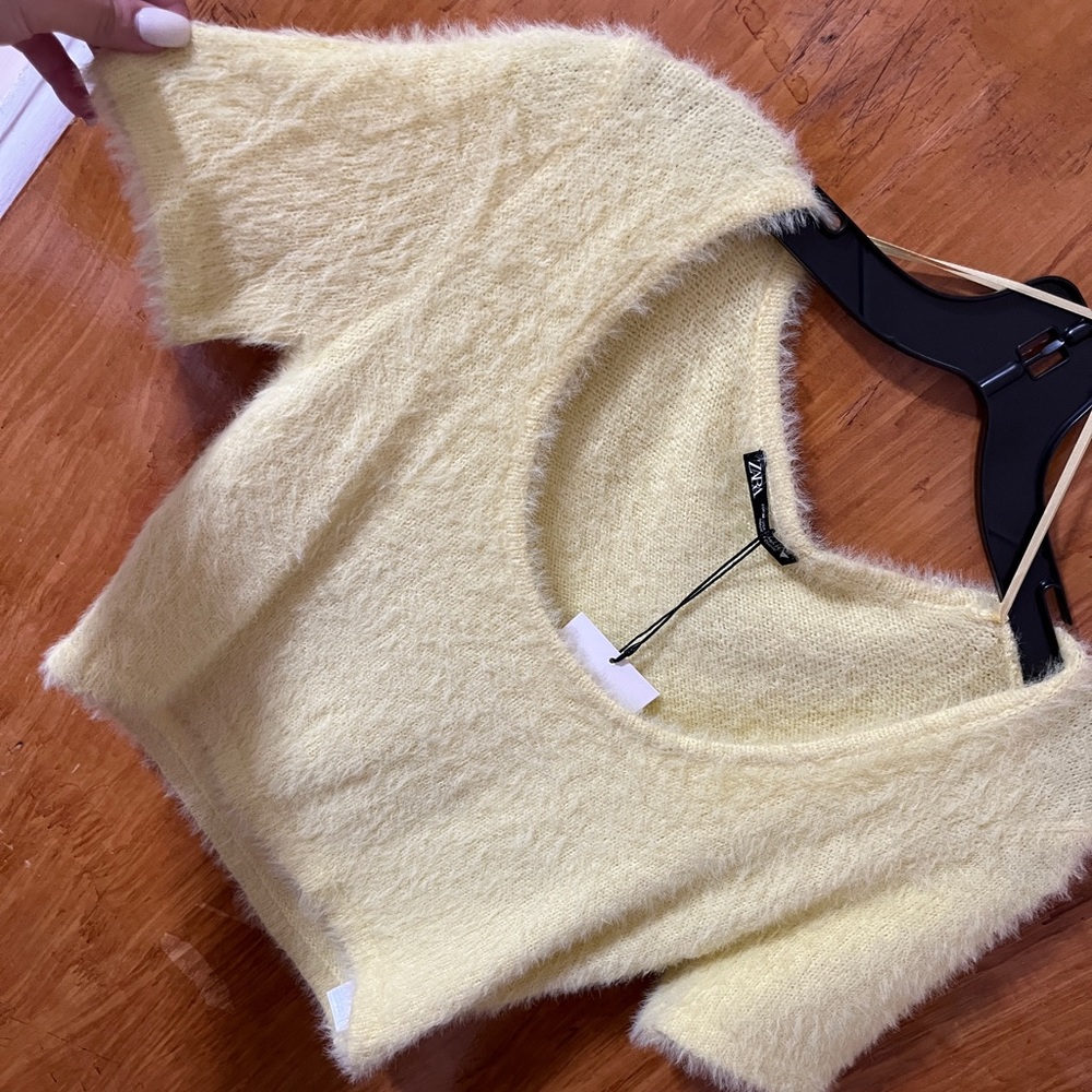 Zara Yellow Cotton- Like Crop Top!